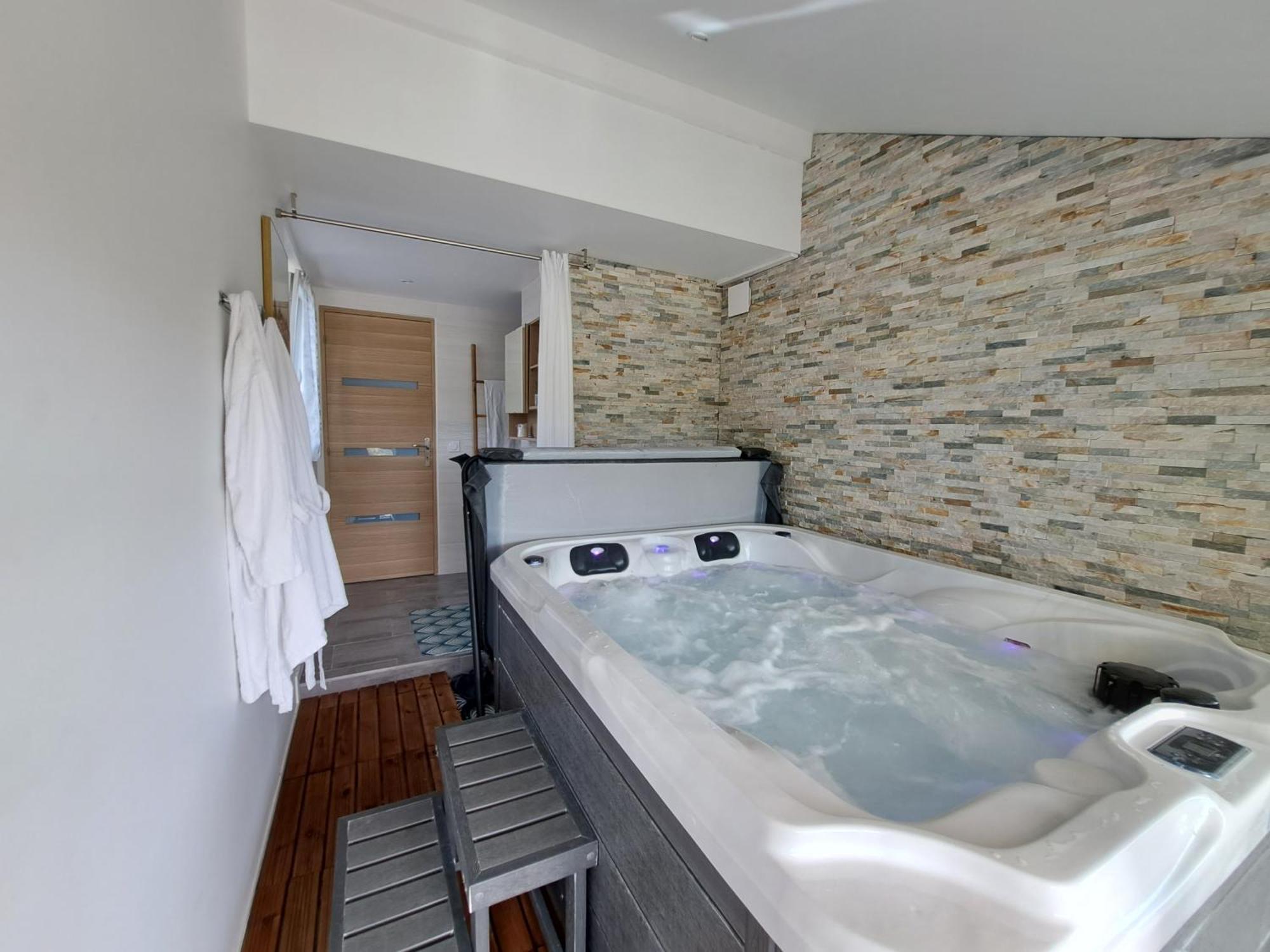Adorelys Sejour Bien Etre - Spa Et Massage Saint-Cassien  Exterior photo
