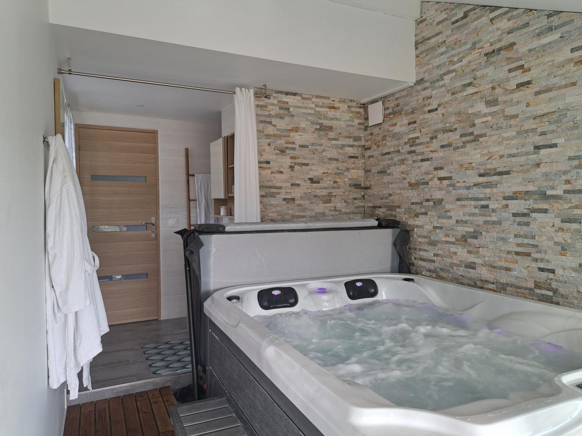 Adorelys Sejour Bien Etre - Spa Et Massage Saint-Cassien  Exterior photo